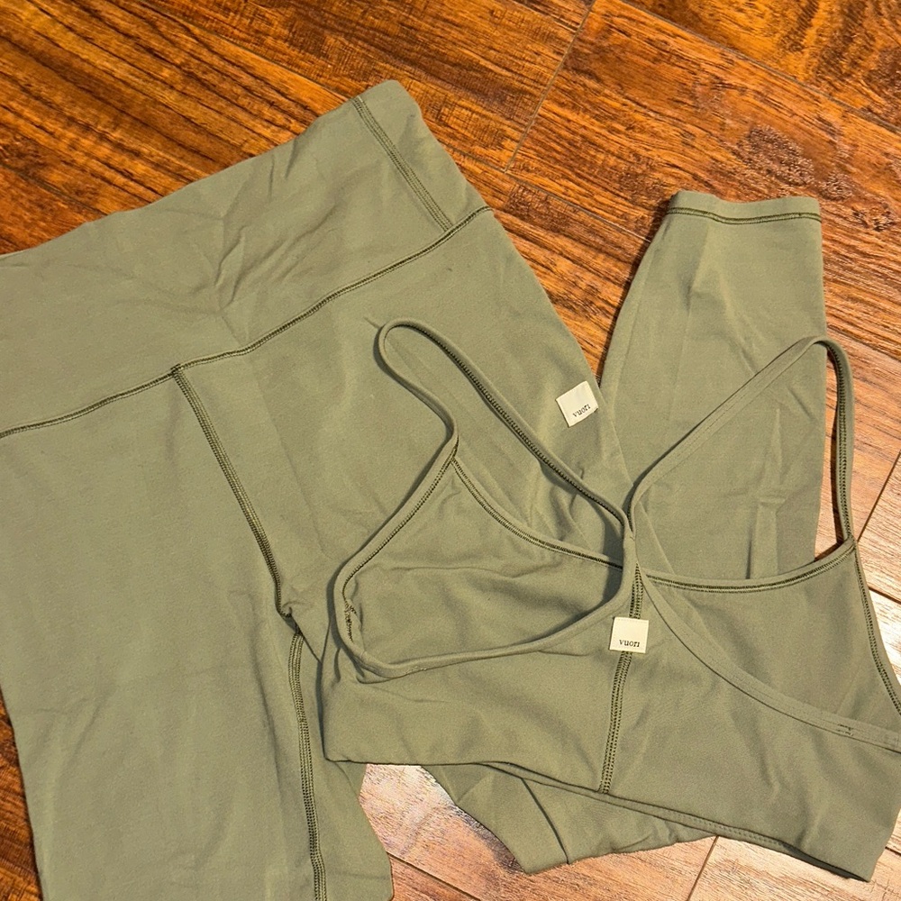 Vuori all the feels pistachio bra and legging